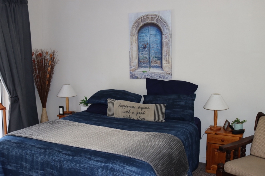 To Let 4 Bedroom Property for Rent in Kleinmond Western Cape